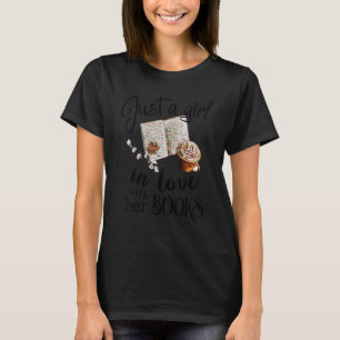 Nur ein Mädchen in Liebe mit ihrem Buchwurm Librar T-Shirt