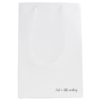 Nur ein wenig etwas mittelgroße Geschenktasche. Mittlere Geschenktüte