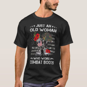 Nur eine alte Frau, die Kampfstiefel trug T-Shirt