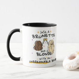 Nur eine brünette und blonde Tasse