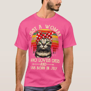 Nur eine Frau, die Katzen Liebe und im Juli Gebore T-Shirt