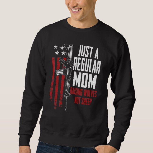 Nur Eine Gewöhnliche Mutter Die Wölfe Aufzieht Nic Sweatshirt (Vorderseite)