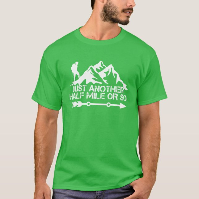 nur eine halbe Meile oder so grünes Wandern T-Shirt (Vorderseite)