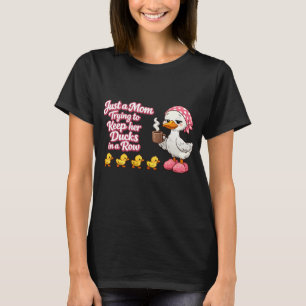 Nur eine Mutter, die versucht, ihre Enten in einer T-Shirt