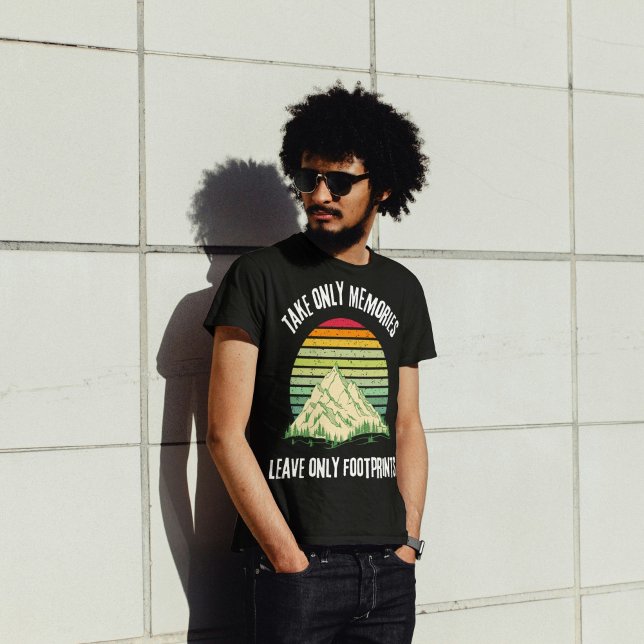 Nur Erinnerungen Verlassen Fußabdrücke Wandern T-Shirt (Von Creator hochgeladen)