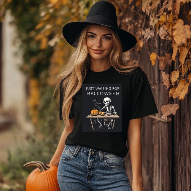 "Nur für Halloween Skeleton Shirt Gewartet | Funny (Von Creator hochgeladen)