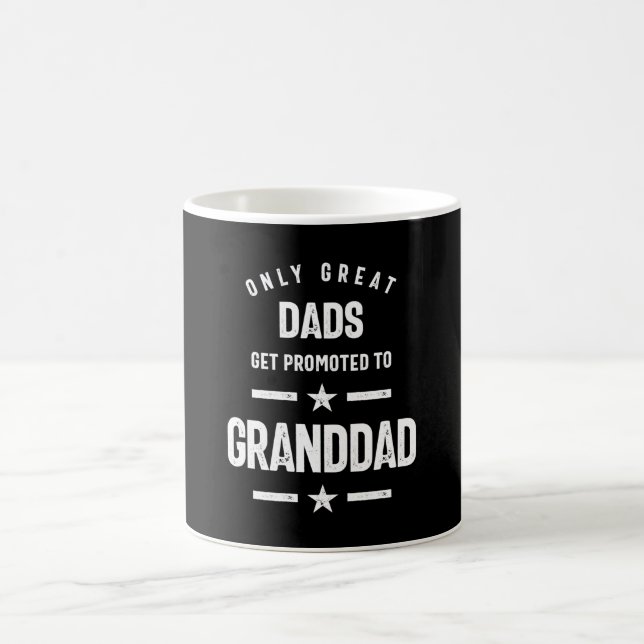 Nur große Vater werden nach Granddad befördert | G Kaffeetasse (Mittel)