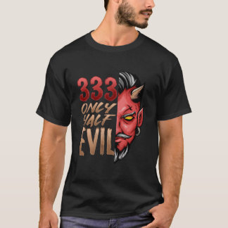 Nur halb böse 333 Halloween Teufel Gruseliges Gesi T-Shirt