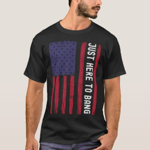 Nur hier, um die amerikanische Flagge Feuerwerk 4. T-Shirt