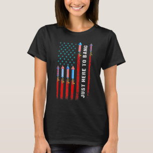 Nur hier, um die amerikanische Flagge Feuerwerk 4. T-Shirt