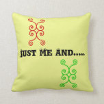 Nur Kissen<br><div class="desc">Akzentuieren Sie Ihre Zuhause mit amerikanischen MoJo-Kissen aus Zazzle. Diese weichen Kopfkissen aus 100% Baumwolle der Klasse A sehen mit Ihrer Wohngestaltung großartig aus...  Entworfen von JoAnn Ingram</div>