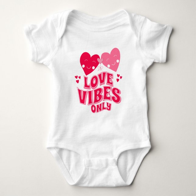 Nur Liebe Vibes Baby Strampler (Vorderseite)