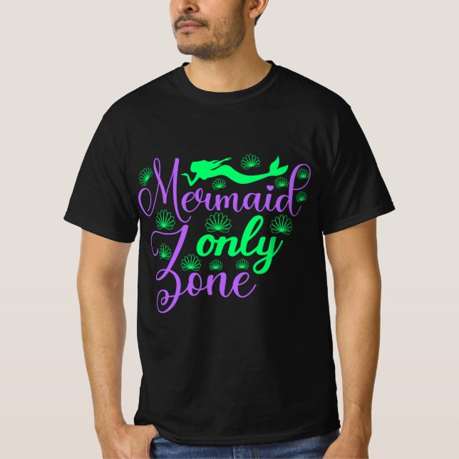Nur Meerjungfrau Zone in Neon Green und Lila T-Shirt (Vorderseite)