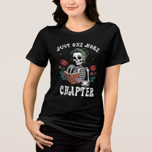 Nur noch ein Kapitel Skelettbuch Lover Design Tri-Blend Shirt