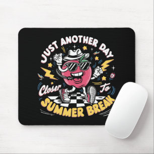 Nur noch ein Tag näher am Sommerferien Lehrer Mousepad