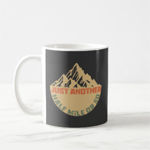 Nur noch eine halbe Meile oder so - Wandern Kaffeetasse