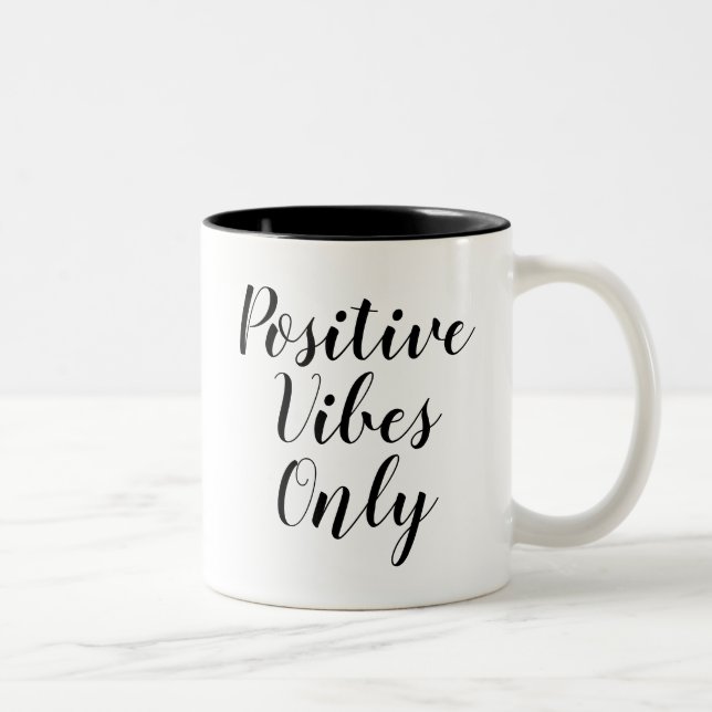 Nur positive Vibes | Inspirierend Slogan Quote Tas Zweifarbige Tasse (Rechts)