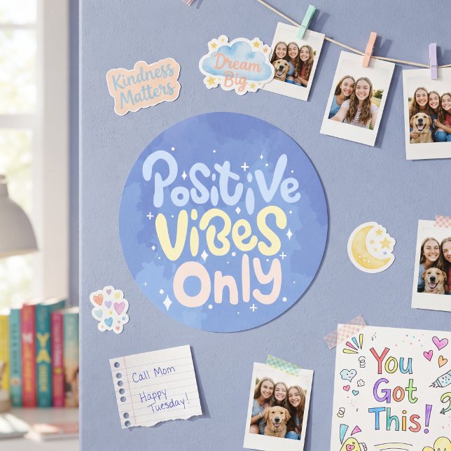 Nur positive Vibes Runder Aufkleber (Von Creator hochgeladen)