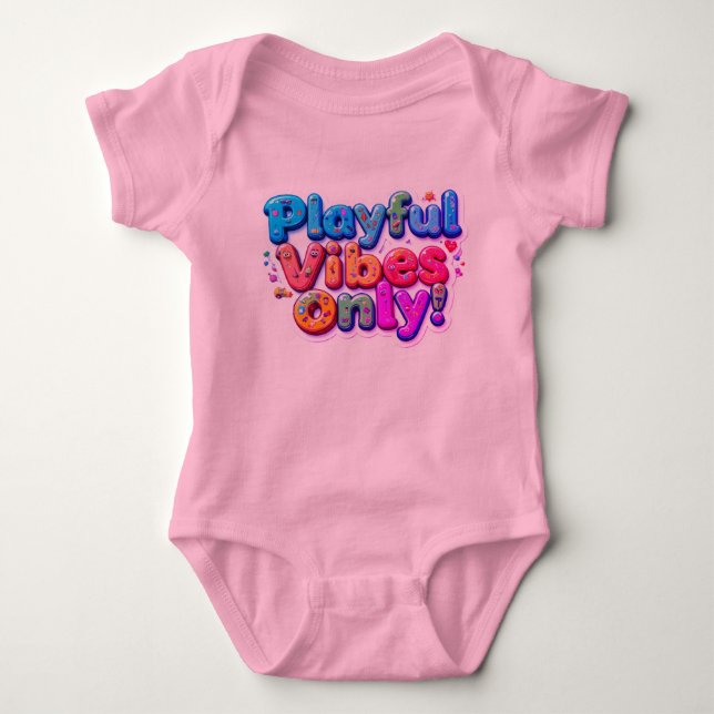 Nur spielerische Vibes Baby Strampler (Vorderseite)