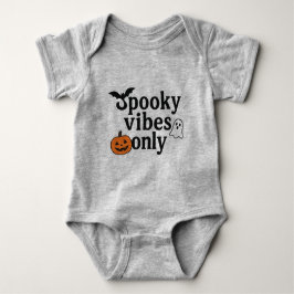 Nur Spooky Vibes 🎃 | Halloween-Sticker Baby Strampler