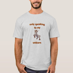 nur, sprechend mit meinem Einhorn T-Shirt