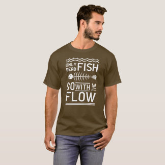 Nur tote Fische gehen mit dem Fluss T-Shirt