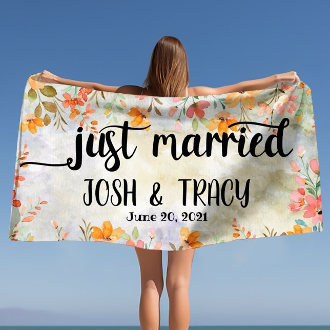 Nur verheiratete personalisierte Namen Strandtuch (Watercolor Floral Personalized Names Just Married Beach Towel)