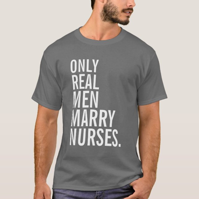 Nur wirkliche Männer heiraten Krankenschwestern T-Shirt (Vorderseite)