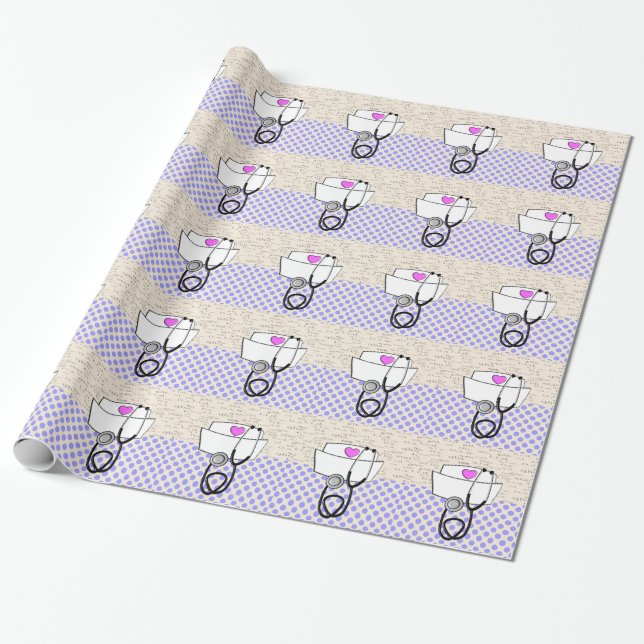 Nurse Abschluss Wrapping Paper Lila Polka Dots Geschenkpapier (Ungerollt)