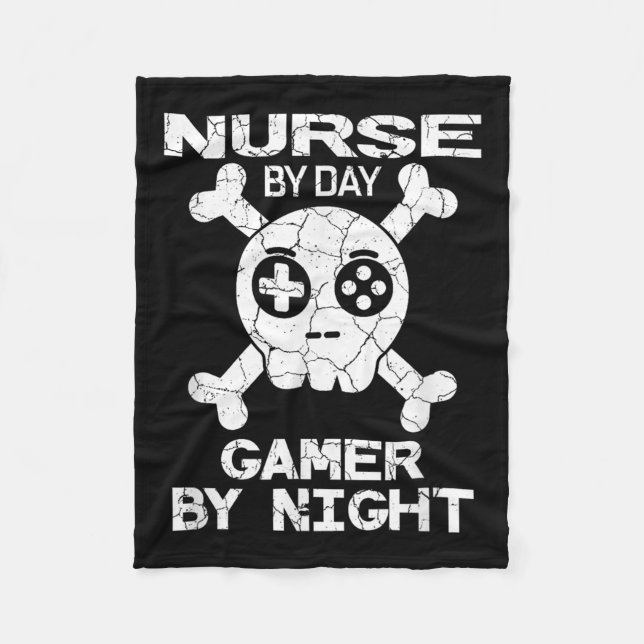 Nurse By Day Gamer By Night - Gaming Quote  Fleecedecke (Vorderseite)