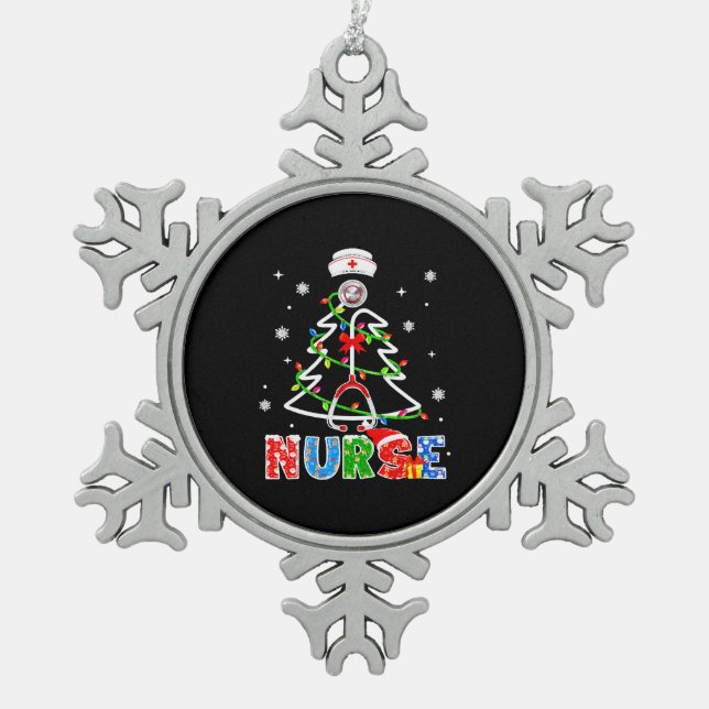 Nurse Christmas Tree Stethoscope RNLPN Scrub Schneeflocken Zinn-Ornament (Vorderseite)