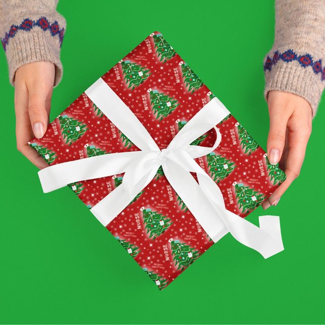 Nurse Frory Christmas Tree Red Background Geschenkpapier (Von Creator hochgeladen)