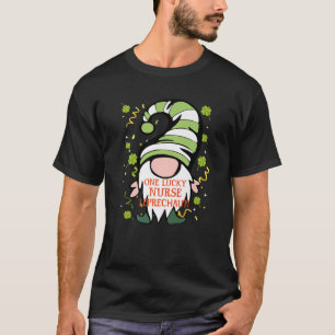Nurse Funny St Patrick's Day Lucky Gnome Familie M T-Shirt