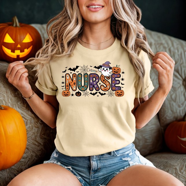 Nurse Halloween Cartoon Spooky Letters Design T-Shirt (Von Creator hochgeladen)