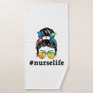 Nurse Life Messy Bun Girl with Glass Sublimation Badehandtuch