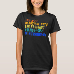 Nurse März 2022 Ein schöner Tag für einen Radica T-Shirt