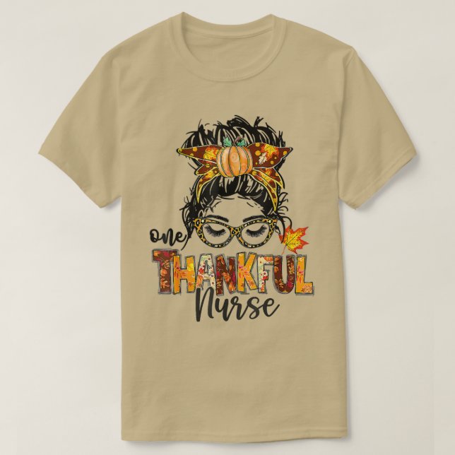 Nurse Messy Bun Hair One Thanksgivi T-Shirt (Design vorne)