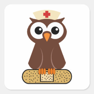 Nurse Owl (w/bandaid) Quadratischer Aufkleber