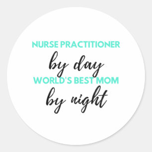 Nurse Practitioner By Day World ist die beste Mama Runder Aufkleber