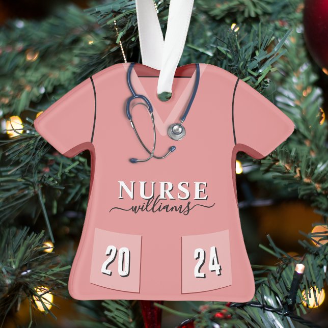 Nurse Scrubs Pink Shirt Stethoscope Weihnachten Ornament (Nurse Scrubs Pink Shirt Stethoscope Christmas Ornament
)
