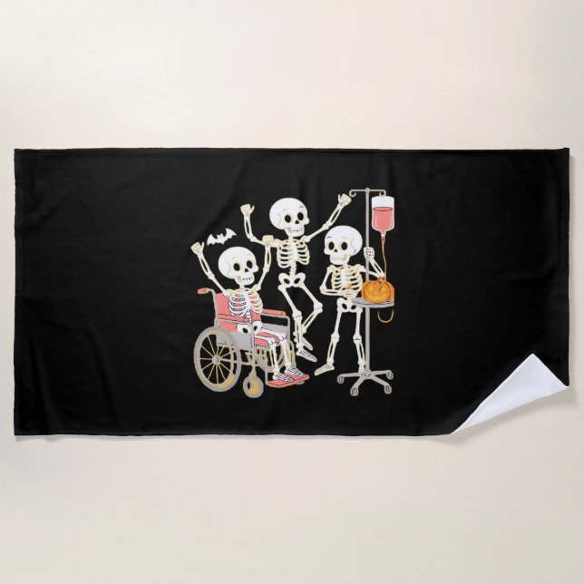 Nurse Skeleton Funny Halloween Healthcare Essentia Strandtuch (Vorderseite)