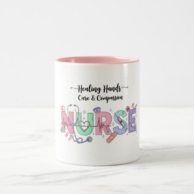 Nurse Typography with Stethoscope Medical Icons  Zweifarbige Tasse (Mittel)