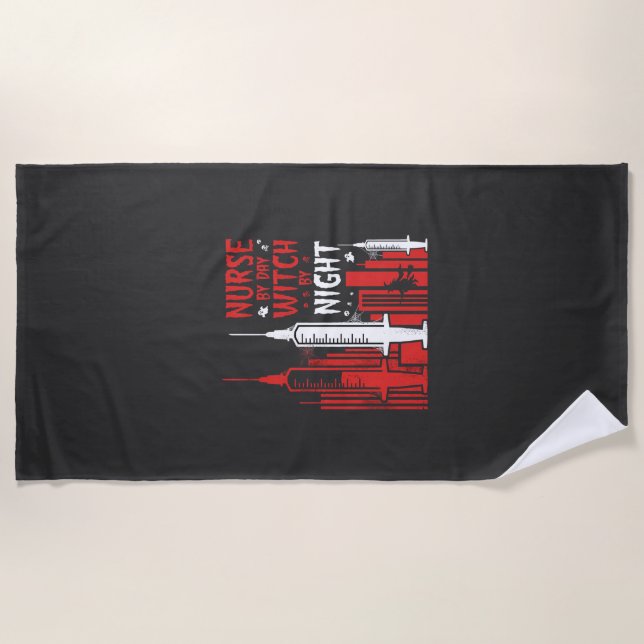Nurse Witch Halloween Skyline Design_1 Strandtuch (Vorderseite)