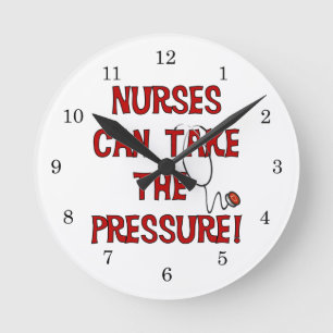 Nurses Can Take the Pressure Runde Wanduhr
