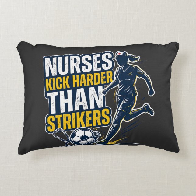 Nurses Kick Harder Than Strikers Dekokissen (Vorderseite)