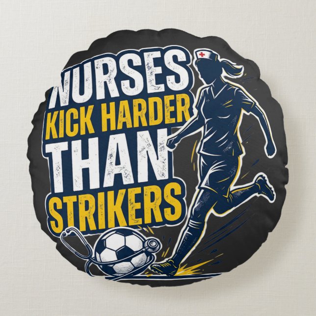 Nurses Kick Harder Than Strikers Rundes Kissen (Vorderseite)