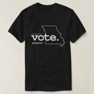 Nurses wählt dunkelfarbigen T - Shirt