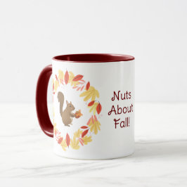 Nüsse über Herbst-Eichhörnchen Tasse