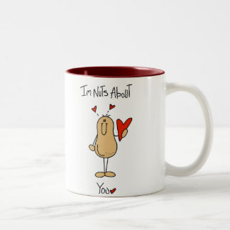 Nüsse über Sie Tasse