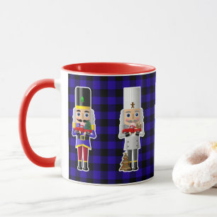 Nussknacker mit kleinen roten LKW Tasse